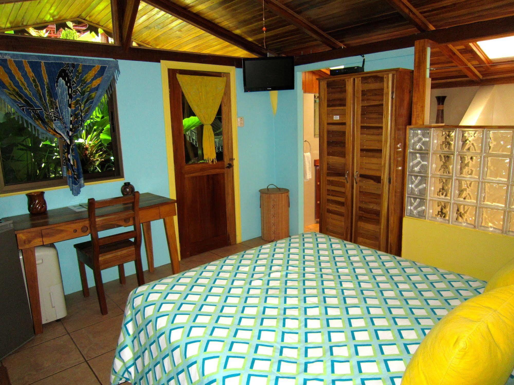 Physis Caribbean Bed & Breakfast Puerto Viejo de Talamanca Esterno foto