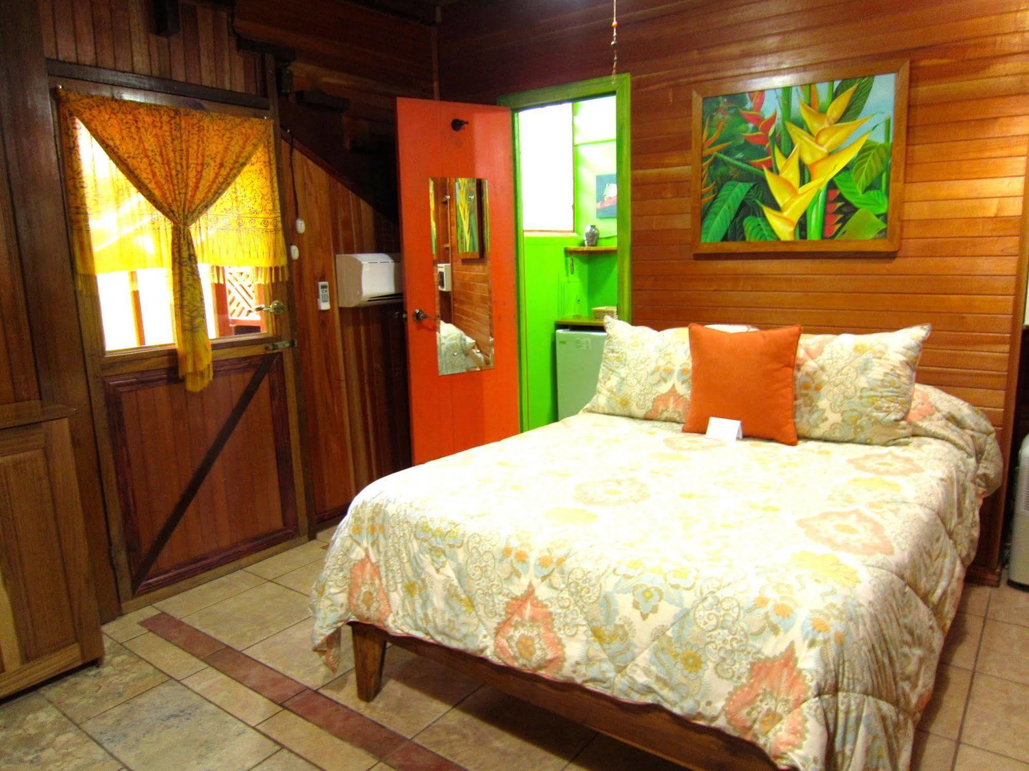 Physis Caribbean Bed & Breakfast Puerto Viejo de Talamanca Esterno foto