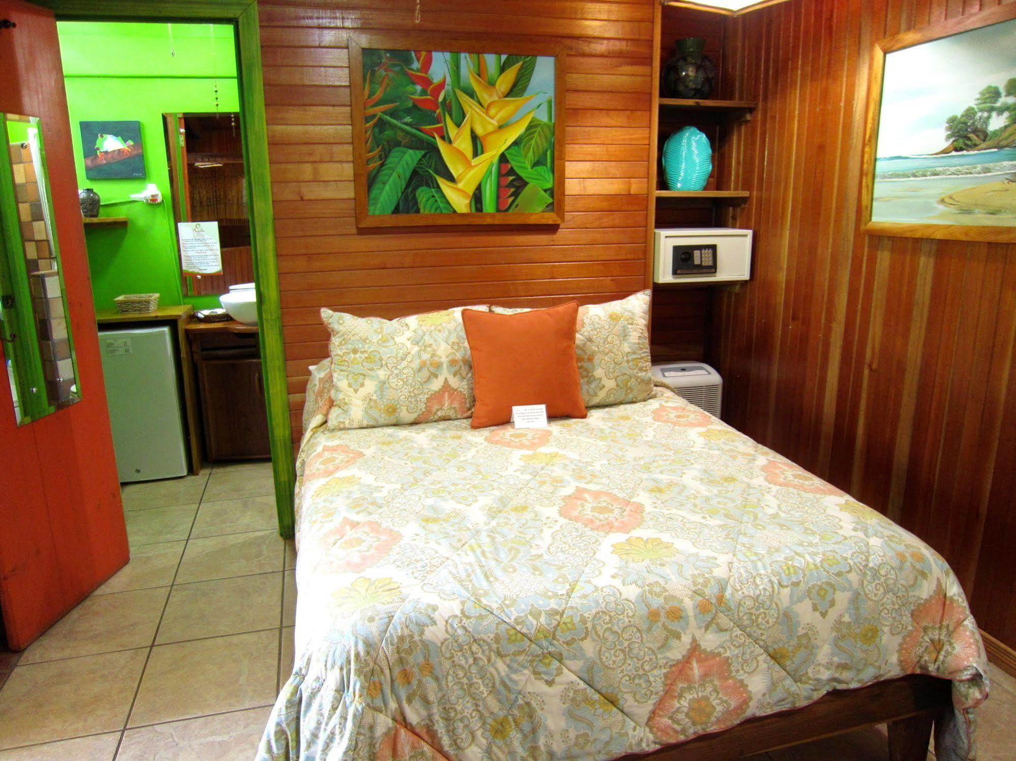 Physis Caribbean Bed & Breakfast Puerto Viejo de Talamanca Esterno foto