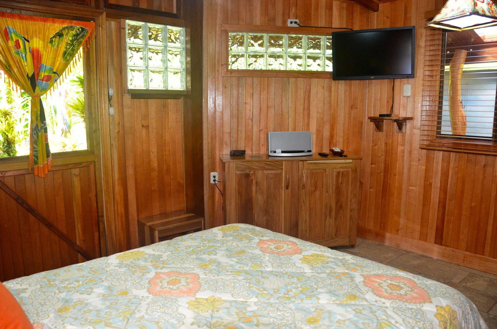 Physis Caribbean Bed & Breakfast Puerto Viejo de Talamanca Esterno foto