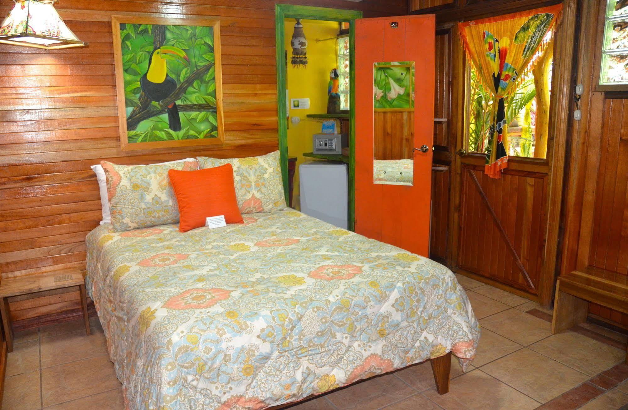 Physis Caribbean Bed & Breakfast Puerto Viejo de Talamanca Esterno foto
