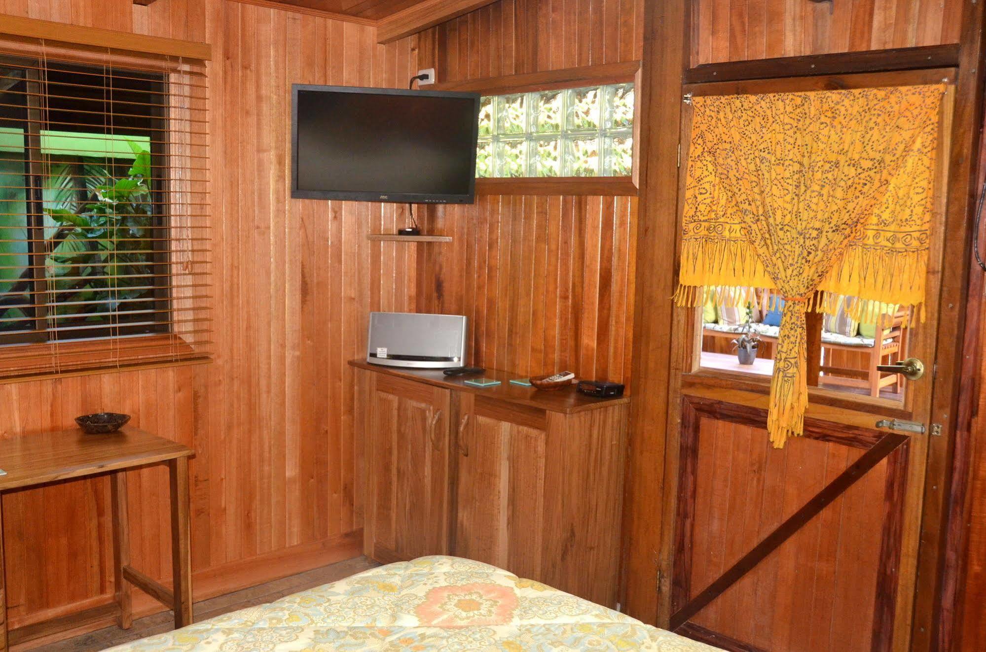Physis Caribbean Bed & Breakfast Puerto Viejo de Talamanca Esterno foto