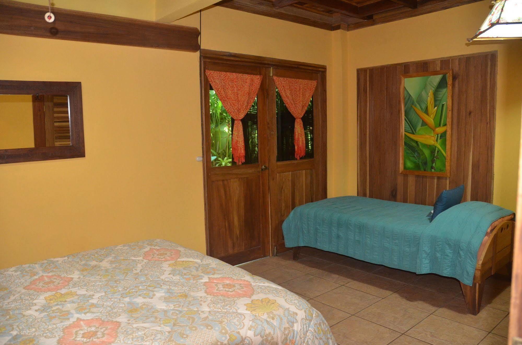 Physis Caribbean Bed & Breakfast Puerto Viejo de Talamanca Esterno foto
